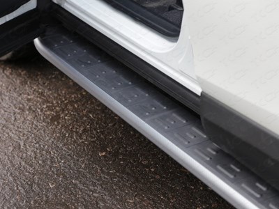 Пороги алюминиевые с пластиковой накладкой (карбон серебро) 1720 мм Toyota (тойота) RAV4 (рав 4) 2015- SKU:458563qw ― PEARPLUS.ru