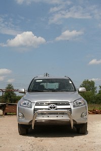 Защита переднего бампера (кенгурин) мини d 60 с перемычкой низкая (удл.база) Toyota (тойота) RAV-4 2009-2012  (Компл-ция Престиж - удлинённая база) 