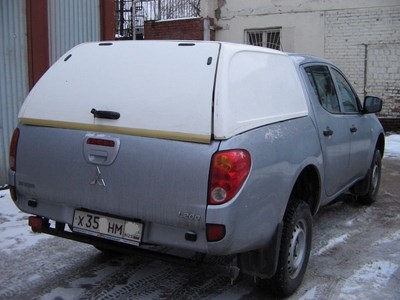 Кунг коммерческий-задняя дверь глухая, без карпета, окрашенный в цвет (Россия) Toyota Hilux