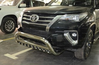 Защита переднего бампера 76/60/42 мм. Toyota Fortuner  скоба низкая+акула 2017-